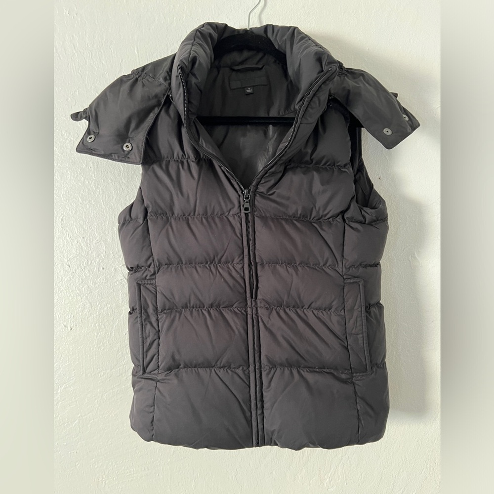 UNIQLO Women’s Ultra Light Down Puffer Vest with detachable hood BLACK SMALL